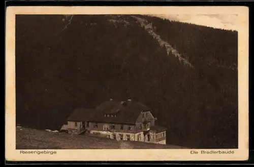 AK Bradlerbaude /Riesengebirge, Berghütte J. Hollmann mit Schneise aus der Vogelschau