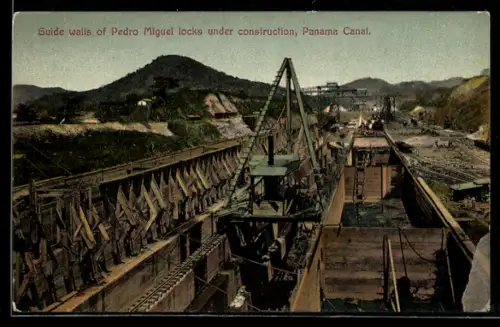 AK Panama Canal, Guide walls of Pedro Miguel locks under construction