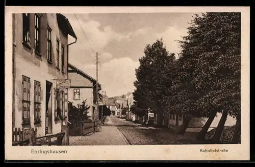 AK Ehringshausen, Bahnhofstrasse mit Geschäftshaus u. Bäumen