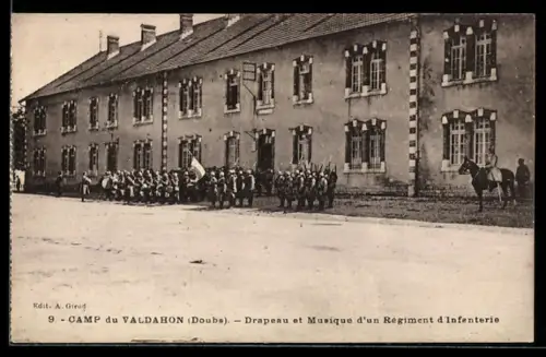 AK Camp du Valdahon /Doubs, Drapeau et Musique dun Régiment dInfanterie