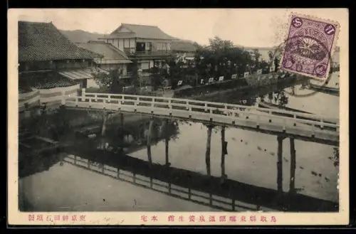 AK Tottori-ken Togo Onsen, Holzbrücke über Teich und Häuser