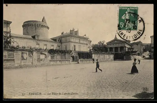 AK Saumur, La Place de l`Arche-Dorée