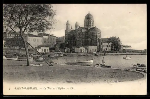 AK Saint-Raphael, Le Port et l`Église