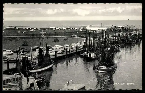 AK Carolinensiel, Hafen, Fischerboote, Blick zum Strand