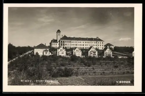 AK Slaný, Dívcí skola