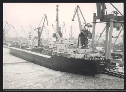 Fotografie Massengutfrachtschiff Cleo, Heimathafen Limassol vertäut an der Kaimauer