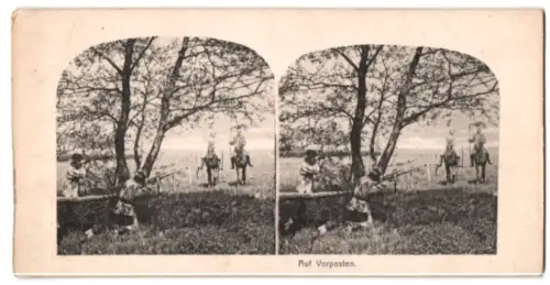 Stereo-Fotografie Berittene Soldaten stehen knienden Soldaten mit Gewehren im Anschlag gegenüber, Auf Vorposten