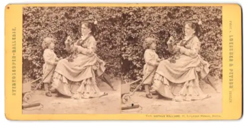 Stereo-Fotografie Mutter im feinen Kleid mit ihrem Kind und einem Spielzeug-Wagen