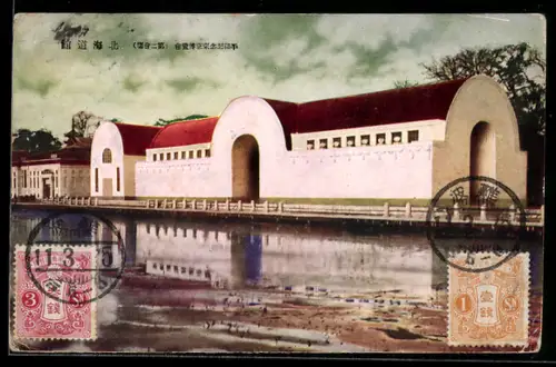 AK Tokyo, Pavillon mit halbrunden Torbögen am Wasser