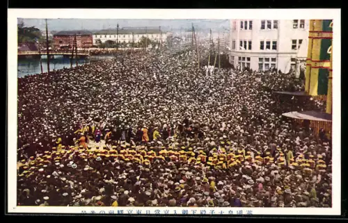 AK Japan, Grosse Menschenmenge am Hafen