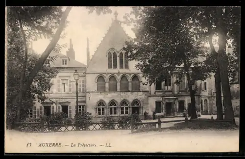 AK Auxerre, La Préfecture