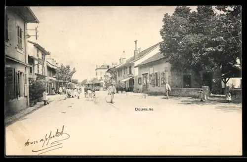 AK Douvaine, Strassenszene mit Passanten