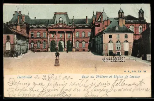 AK Lunéville, Cour du Château et Statue de Lasalle