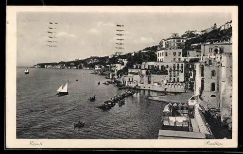 AK Napoli-Posillipo, Vista sul mare con barche a vela e edifici costieri