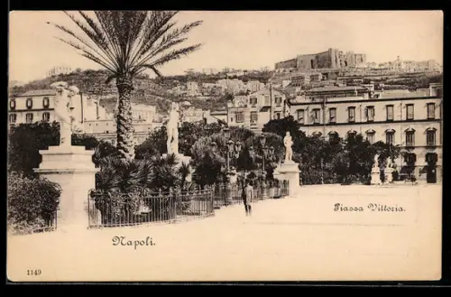 AK Napoli, Piazza Vittoria con statue e vista sulla città