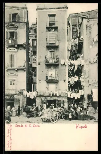 AK Napoli, Strada di S. Lucia con vita quotidiana e panni stesi