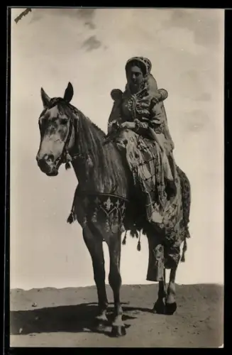 AK Torino, Costume storico Dama a cavallo nel Castello di Volois