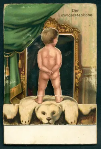 Mechanische-AK Kleiner Junge steht auf einem Eisbärenfell vor einem Spiegel
