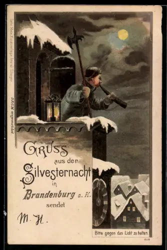 Lithographie Brandenburg a. H., Nachtwächter mit Hellebarde stösst in ein Horn, leuchtende Laterne, Halt gegen das Licht