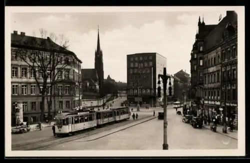 AK Chemnitz, Falkeplatz mit Strassenbahn und Leuten