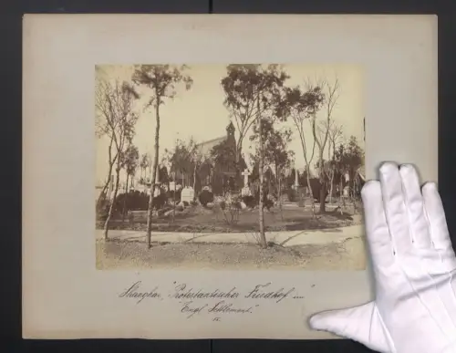 Fotografie unbekannter Fotograf, Ansicht Shanghai, Protestantischer Friedhof im englischen Settlement, Grab Gouverneur