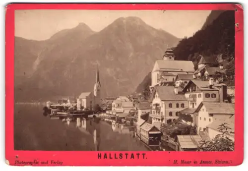 Fotografie M. Moser, Aussee /Steiermark, Ansicht Hallstatt, Malerische Ortsansicht mit Kirche
