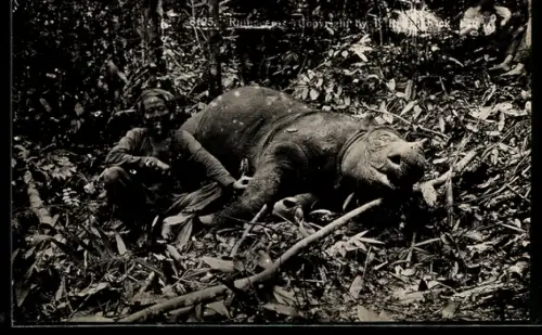 AK Jäger mit erlegtem Nashorn