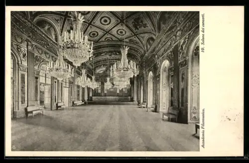 AK Torino, Accademia Filarmonica, Salone dei concerti con sontuosi lampadari e decorazioni eleganti