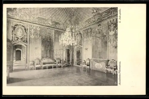 AK Torino, Accademia Filarmonica, Sala gialla con decorazioni e lampadario elegante