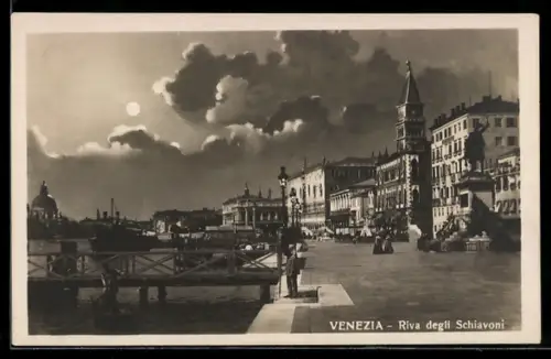 AK Venezia, Riva degli Schiavoni con vista sul tramonto e barche
