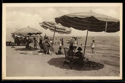 AK Lido di Venezia, Spiaggia con ombrelloni e bagnanti