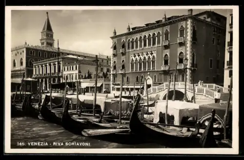 AK Venezia, Riva Schiavoni con gondole e edifici storici sullo sfondo