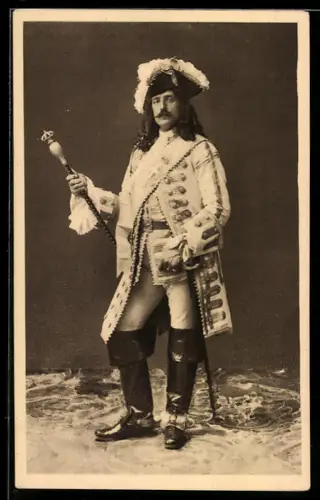 AK Torino, Carosello Storico, Figura in costume storico con bastone cerimoniale