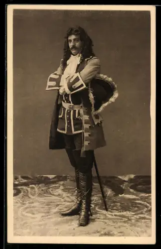 AK Torino, Carosello Storico, uomo in costume d`epoca con cappello piumato