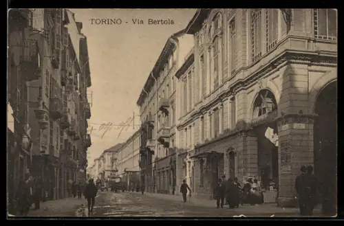 AK Torino, Via Bertola con passanti e edifici storici