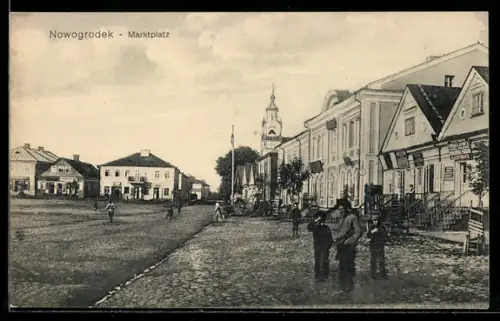 AK Nowogrodek, Marktplatz mit Geschäften