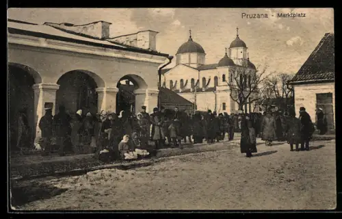 AK Pruzana, Marktplatz mit Kirche und Anwohnern