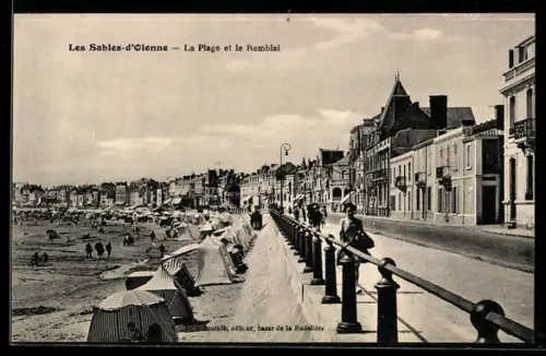 AK Les Sables-d`Olonne, La Plage et le Remblai