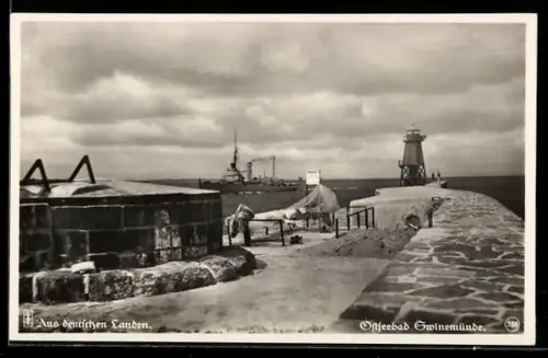 AK Swinemünde, Mole mit Leuchtturm und Silo
