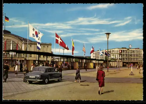 AK Frankfurt a. M., Autofahrzeug am Gelände der Internationalen Messe