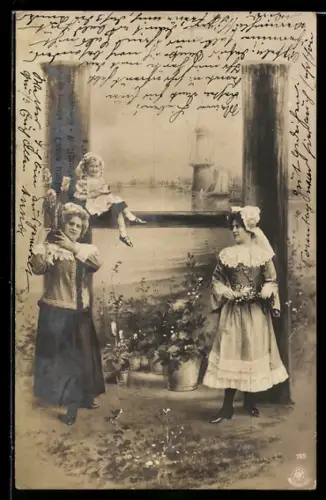 AK Frauen und Kind beim Buchstaben H, Windmühle