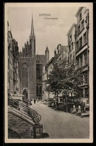 AK Danzig, Marienkirche aus der Frauengasse gesehen