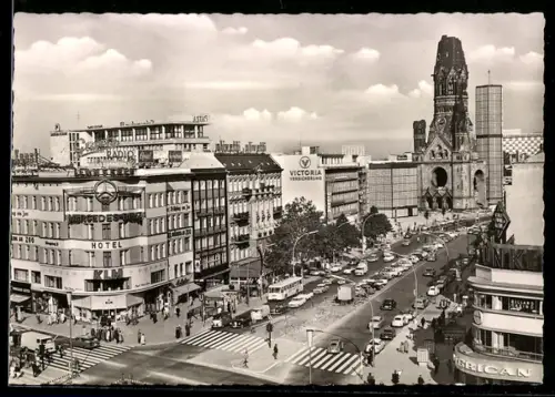 AK Berlin-Charlottenburg, Kurfürstendamm, Kaiser-Wilhelm-Gedächtniskirche, Hotel Mercedes, Victoria Versicherung