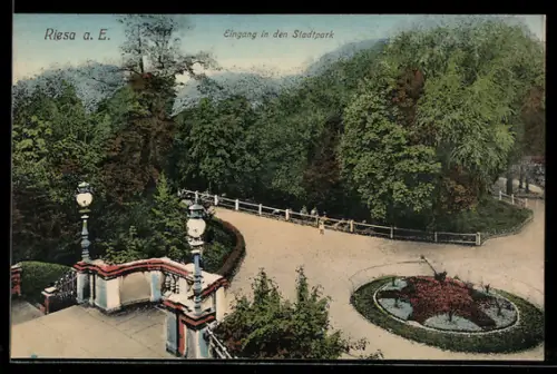 AK Riesa a. E., Eingang in den Stadtpark aus der Vogelschau