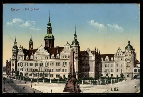 AK Dresden, Kgl. Schloss mit Obelisk aus der Vogelschau