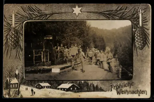 AK Deutsche Infanteristen vor einer Baracke, Weihnachtsgrüsse