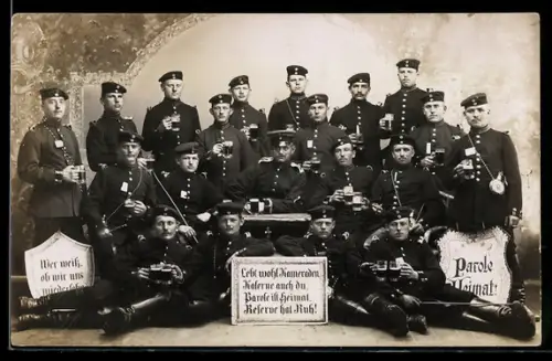 AK Gruppenaufnahme von Reservisten mit Biergläsern, Parole Heimat