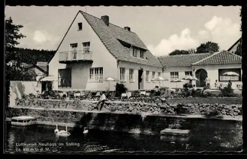 AK Neuhaus im Solling, Luftkurort, Gartenansicht mit Gewässer und Terrasse