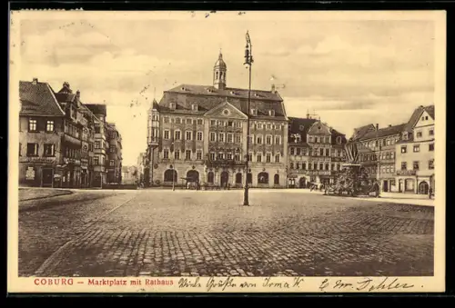 AK Coburg, Marktplatz mit Rathaus u. Brunnen, Panorama