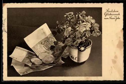 AK 50- und 20-Reichsmarkscheine und Klee im Blumentopf